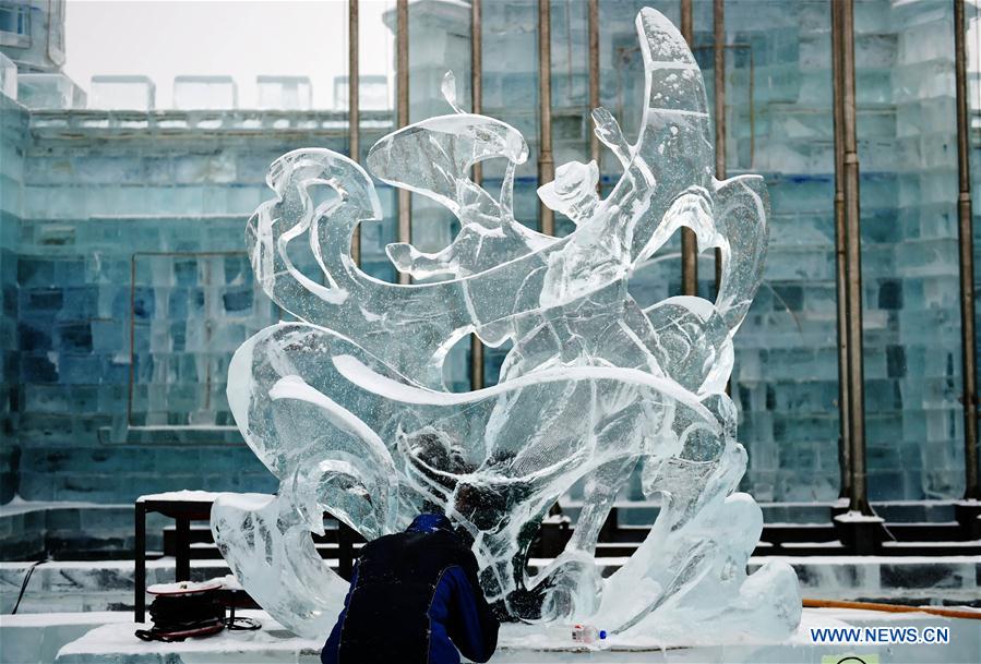 CHINA-HEILONGJIANG-HARBIN-ICE SCULPTURE (CN)