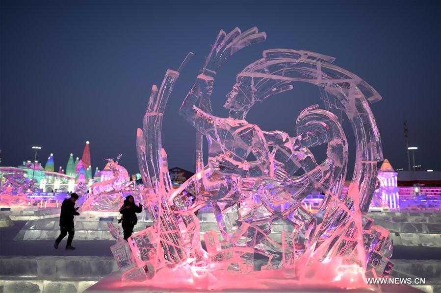 CHINA-HEILONGJIANG-HARBIN-TOURISM-ICE SCULPTURE (CN)