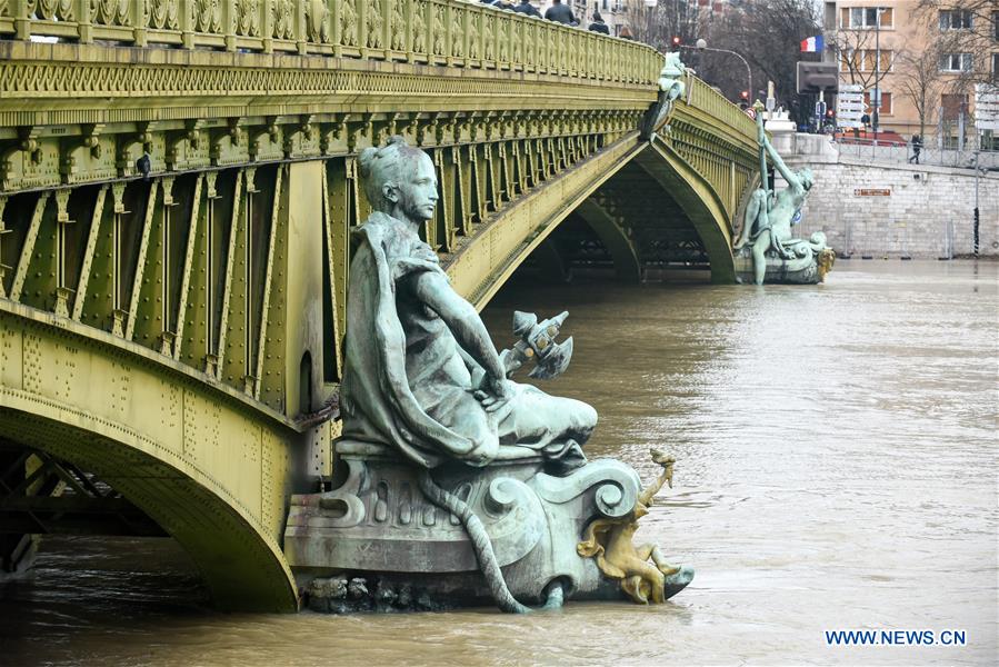 FRANCE-PARIS-FLOODS RISK-ORANGE ALERT