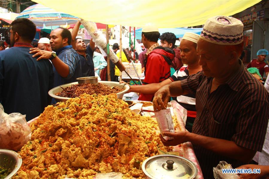 BANGLADESH-DHAKA-MUSLIM-IFTAR-MARKET