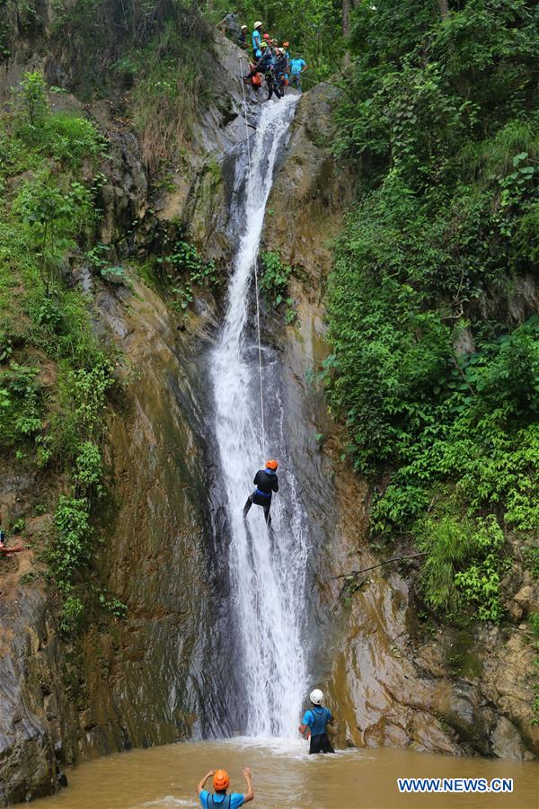 (SP)NEPAL-DHADING-CANYONING