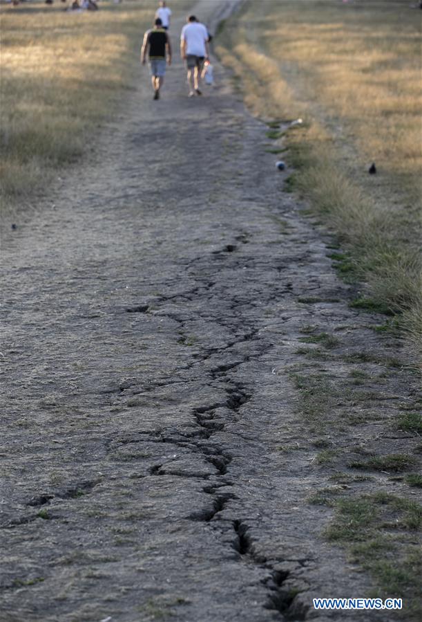 BRITAIN-LONDON-WEATHER-SUMMER-HEAT