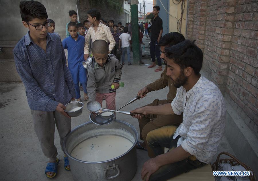 KASHMIR-SRINAGAR-ORPHANS-RAMADHAN