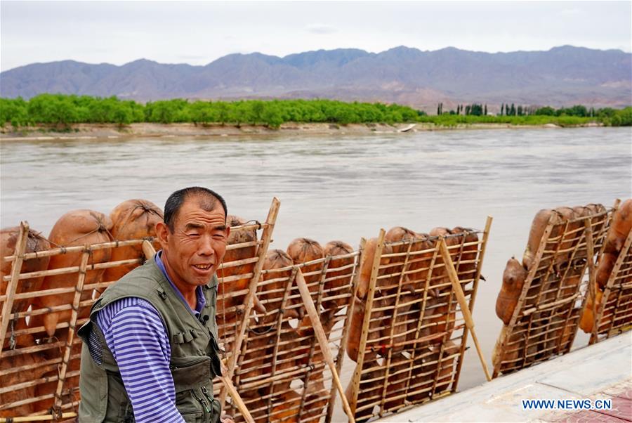 CHINA-GANSU-YELLOW RIVER-SHEEPSKIN RAFT (CN)