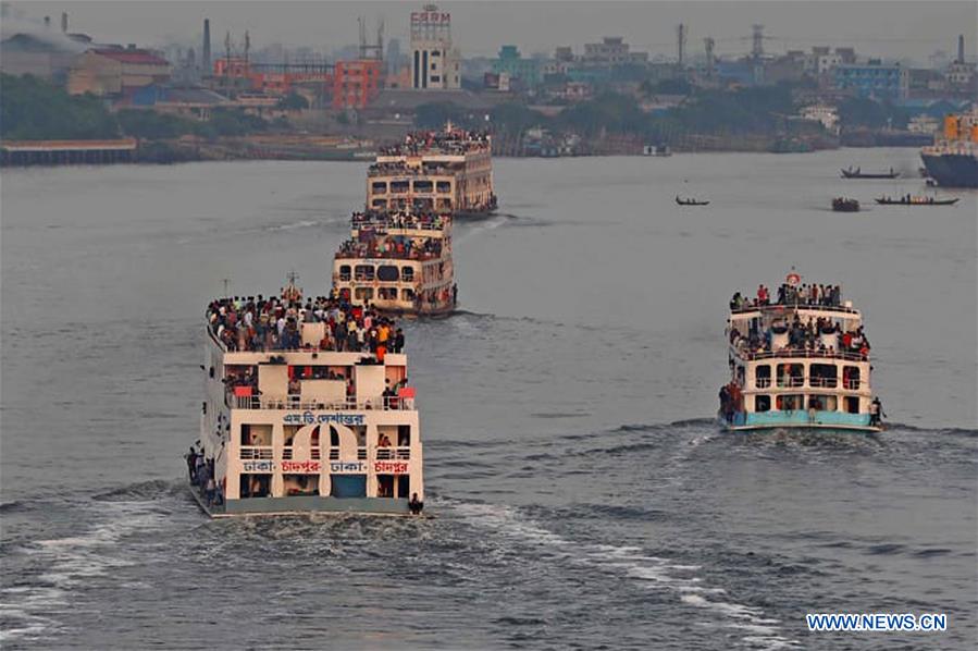 BANGLADESH-DHAKA-TRAVELLERS