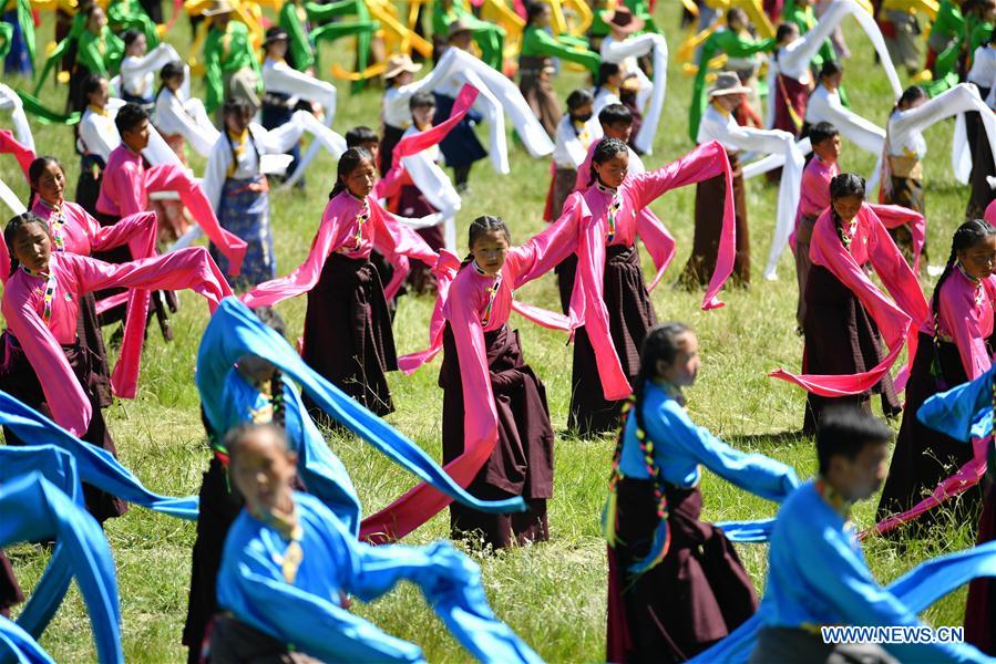 CHINA-GANSU-GUOZHUANG DANCE PERFORMANCE(CN)