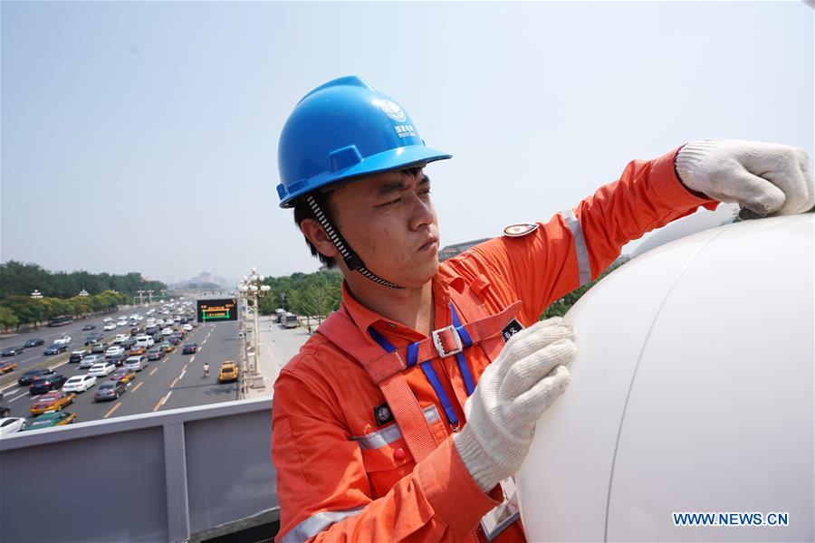 CHINA-BEIJING-HEAT-LABORERS (CN)