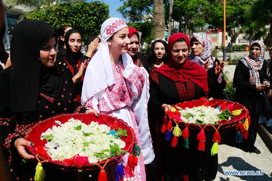 MIDEAST-GAZA-TRADITIONAL COSTUMES-MARCH