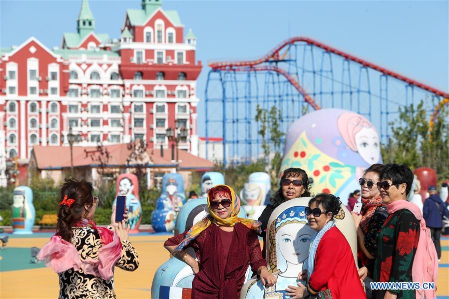 CHINA-INNER MONGOLIA-MANZHOULI-SQUARE-MATRYOSHKA DOLLS (CN)