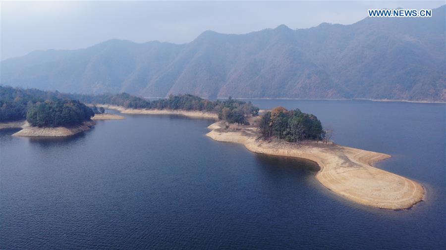 CHINA-ANHUI-HUANGSHAN-LAKE SCENERY (CN)