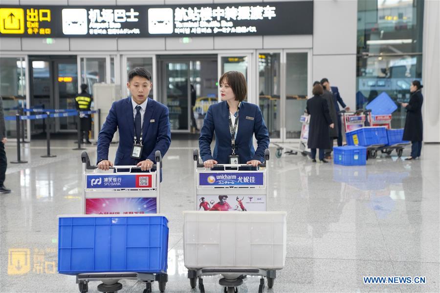 CHINA-CHONGQING-SPRING FESTIVAL TRAVEL RUSH-AIRPORT-COUPLE (CN)