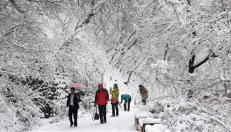 Snow scenery at Kongtong Mountain in NW China's Gansu