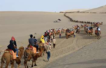 Tourists enjoy first day of May Day holiday across China