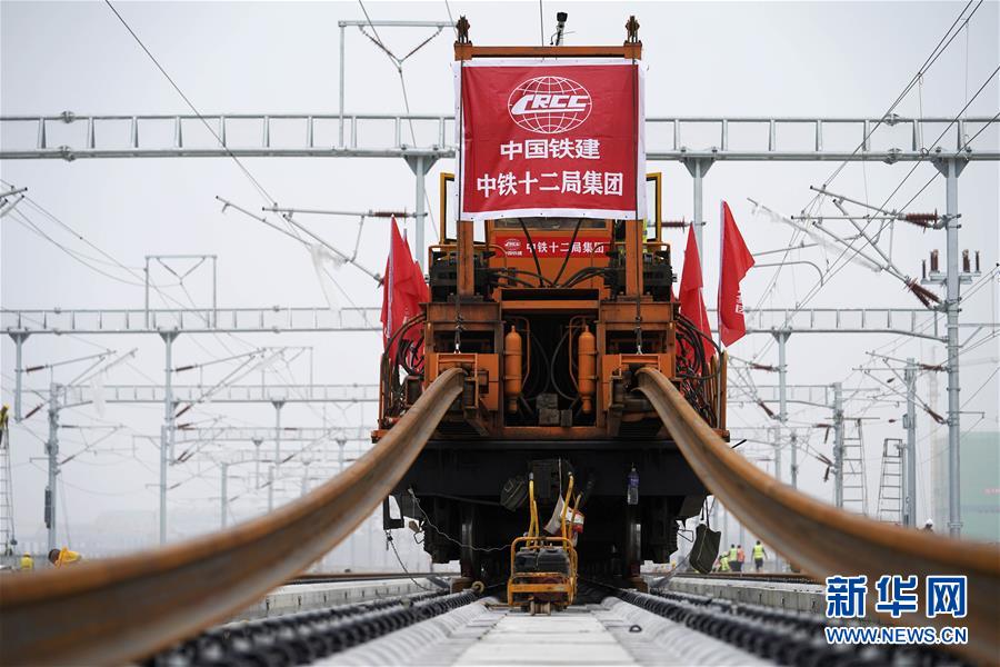 （新华全媒头条·图文互动）（1）“1毫米”之内的智慧与引领——写在智能高铁京雄城际全线轨道贯通之际