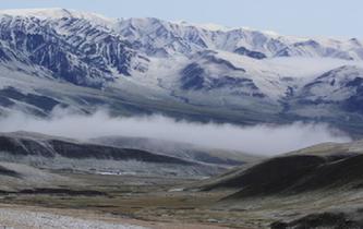 祁连山九月迎秋雪 雪山雾?；杂陈躺菰? />  
<div>祁连山九月迎秋雪 雪山雾?；杂陈躺菰?/div>
</a> 
</div>
<div class=