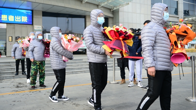 河北石家庄：首批30名患者符合出院标准 昨日出院